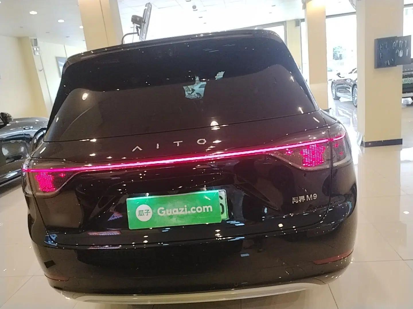 Hima AITO M9 2025 Extended-Range Ultra Version 52 kWh 6-Seater — миниатюра 3
