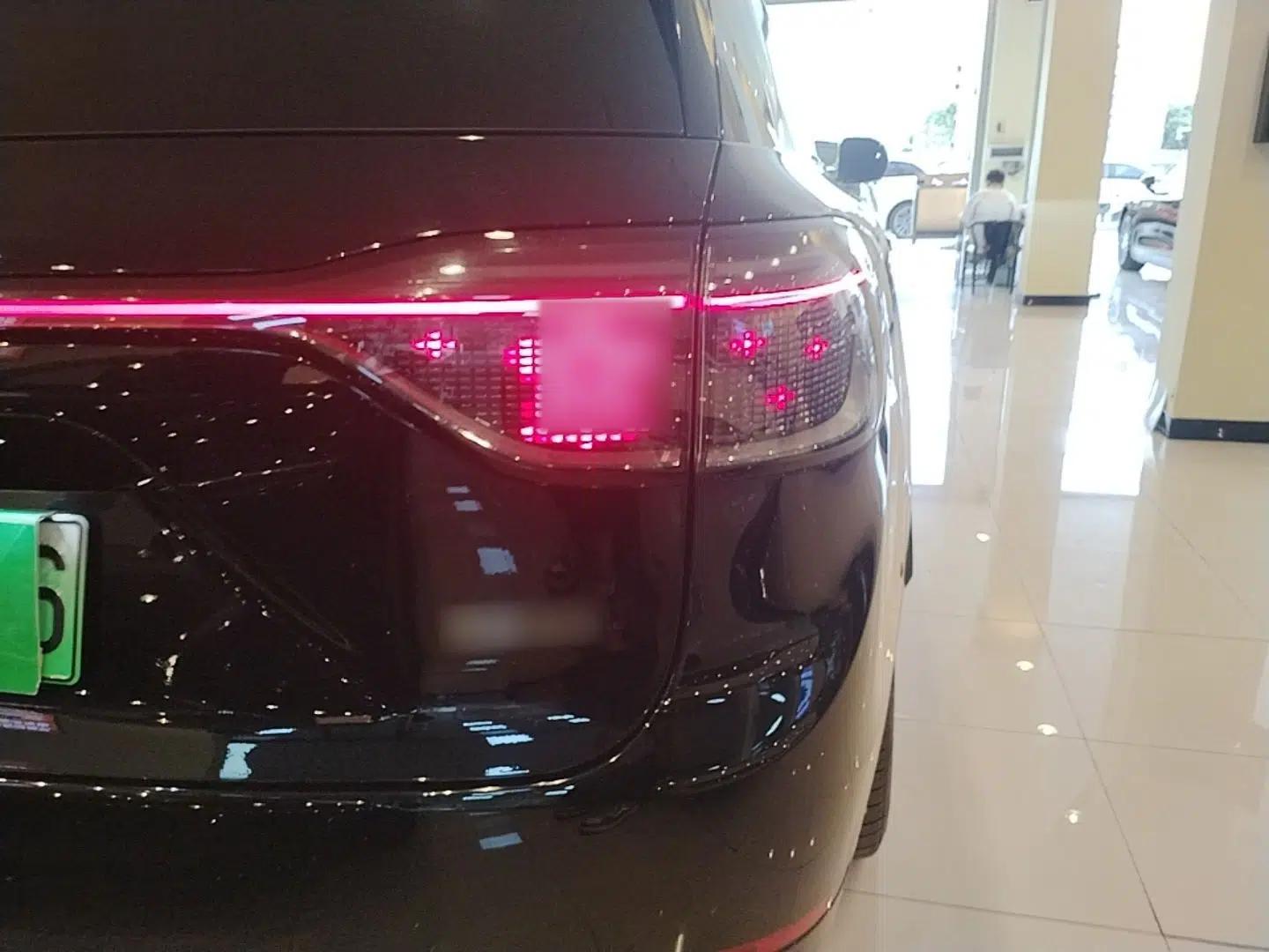 Hima AITO M9 2025 Extended-Range Ultra Version 52 kWh 6-Seater — миниатюра 8