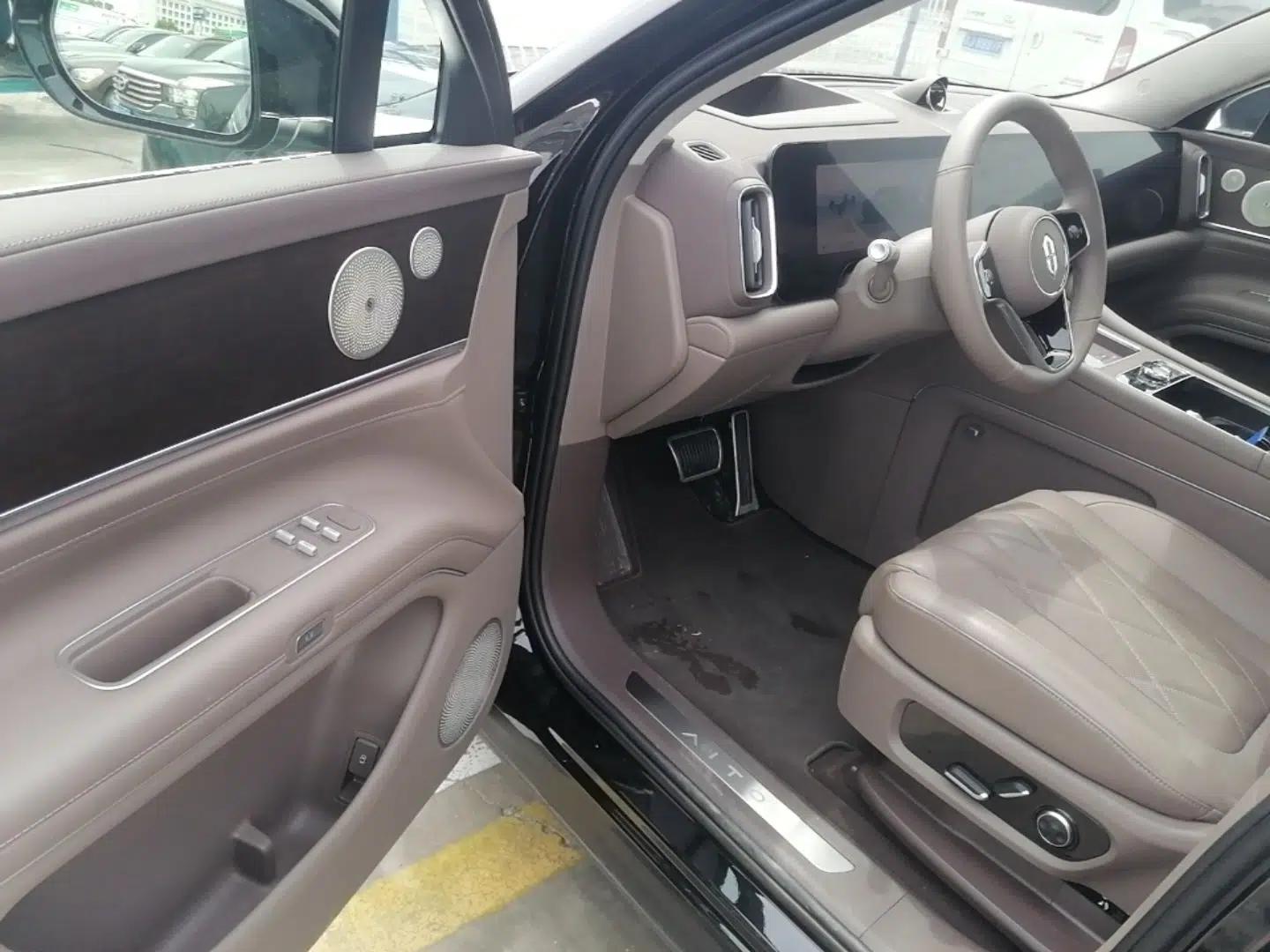 Hima AITO M9 2024 Range-Extended Ultra Version 52 kWh 6-Seater Model — миниатюра 19