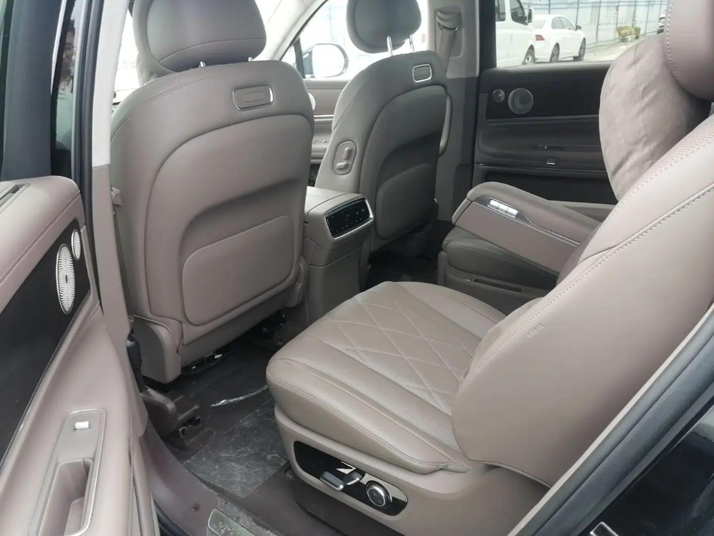 Hima AITO M9 2024 Range-Extended Ultra Version 52 kWh 6-Seater Model — миниатюра 20