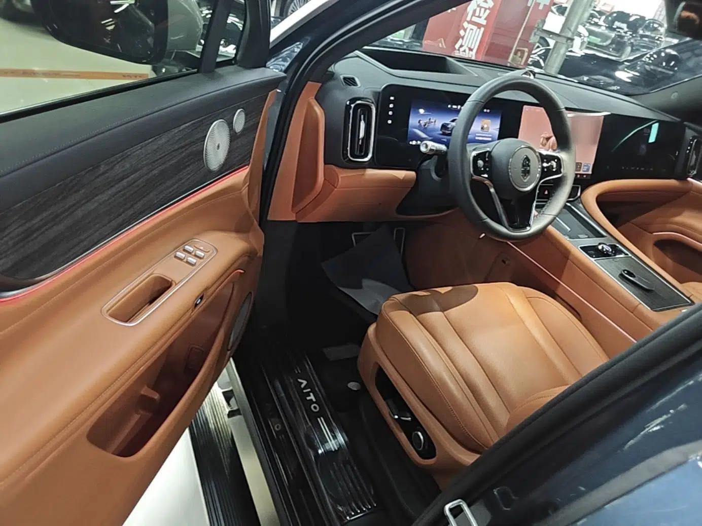 Hima AITO M9 2024 Range-Extended Ultra Version 42 kWh 6-Seater Model — миниатюра 19