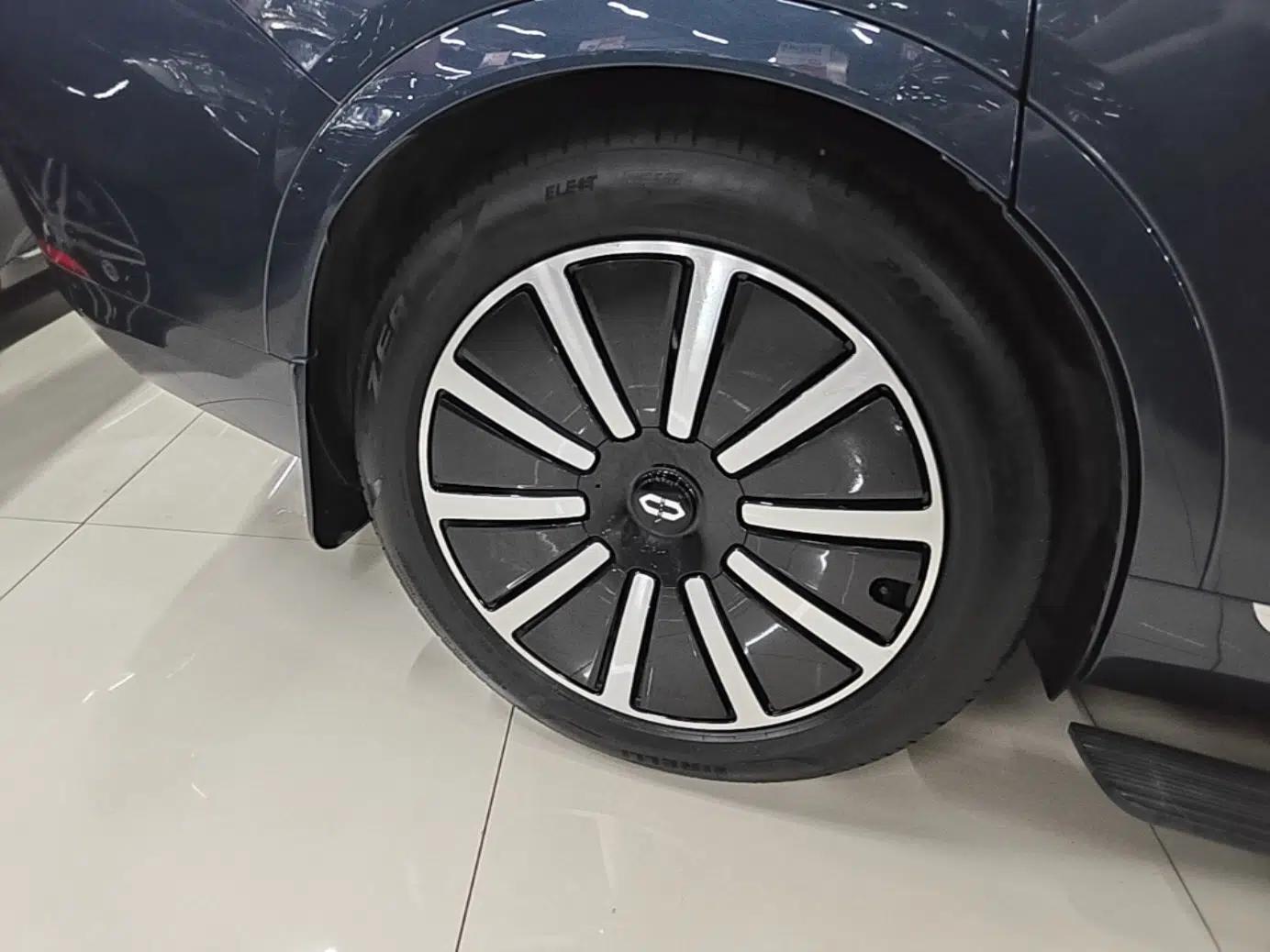 Hima AITO M9 2024 Range-Extended Ultra Version 42 kWh 6-Seater Model — миниатюра 10