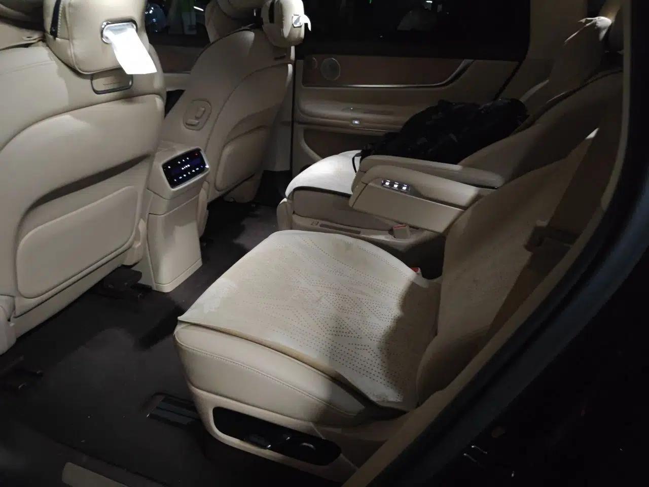 Hima AITO M9 2024 Range-Extended Ultra Version 42 kWh 6-Seater Model — миниатюра 18