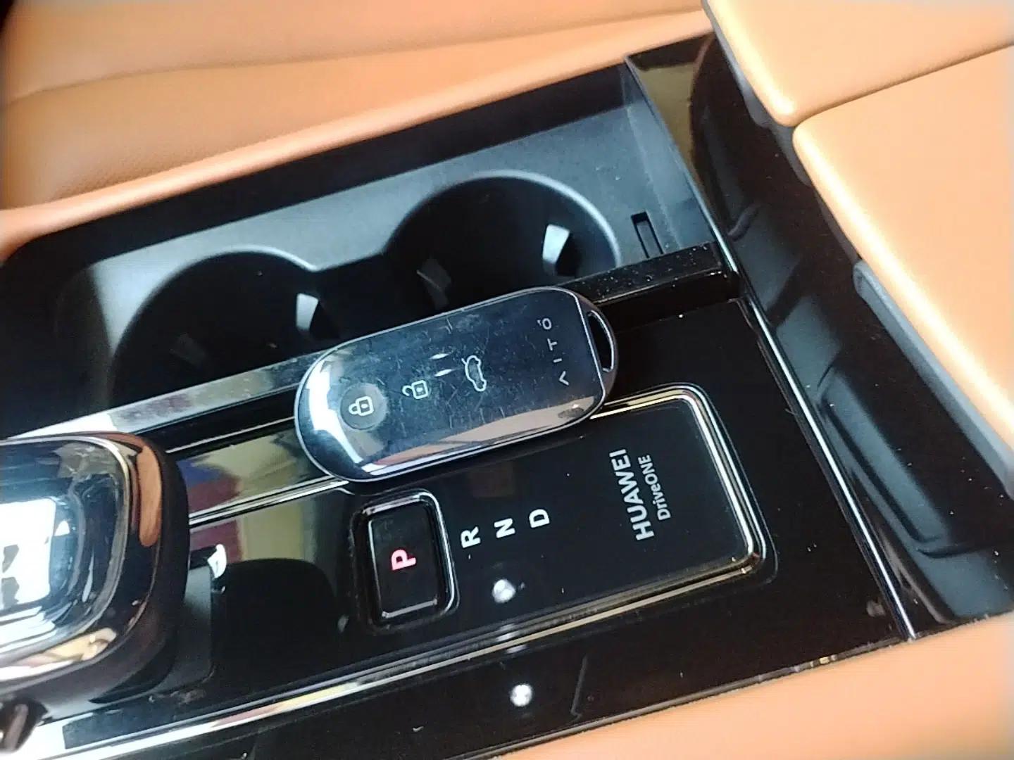 Hima AITO M7 2024 1.5T Intelligent Driving 4WD Ultra Version 6 Seats — миниатюра 12