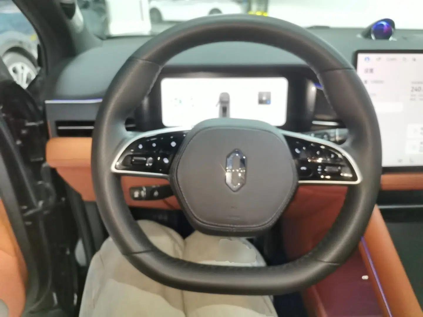 Hima AITO M7 2024 1.5T Intelligent Drive 4WD Ultra Version 5 Seats — миниатюра 12