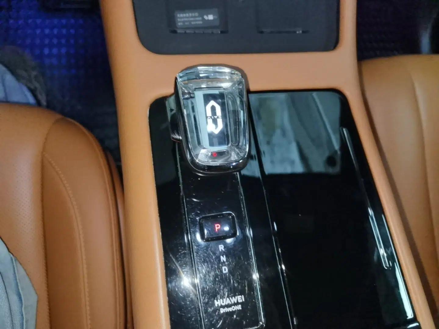 Hima AITO M7 2024 1.5T Intelligent Drive 4WD Ultra Version 5 Seats — миниатюра 15