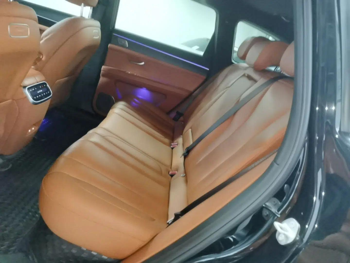 Hima AITO M7 2024 1.5T Intelligent Drive 4WD Ultra Version 5 Seats — миниатюра 18