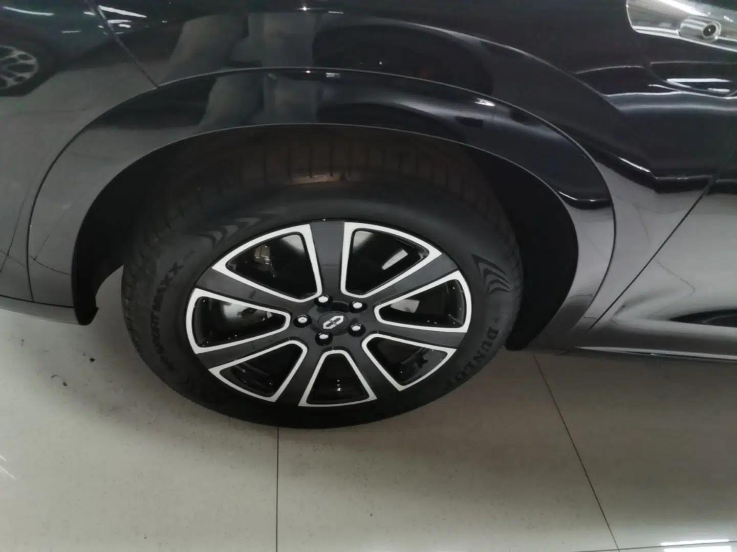 Hima AITO M7 2024 1.5T Intelligent Drive 4WD Ultra Version 5 Seats — миниатюра 3