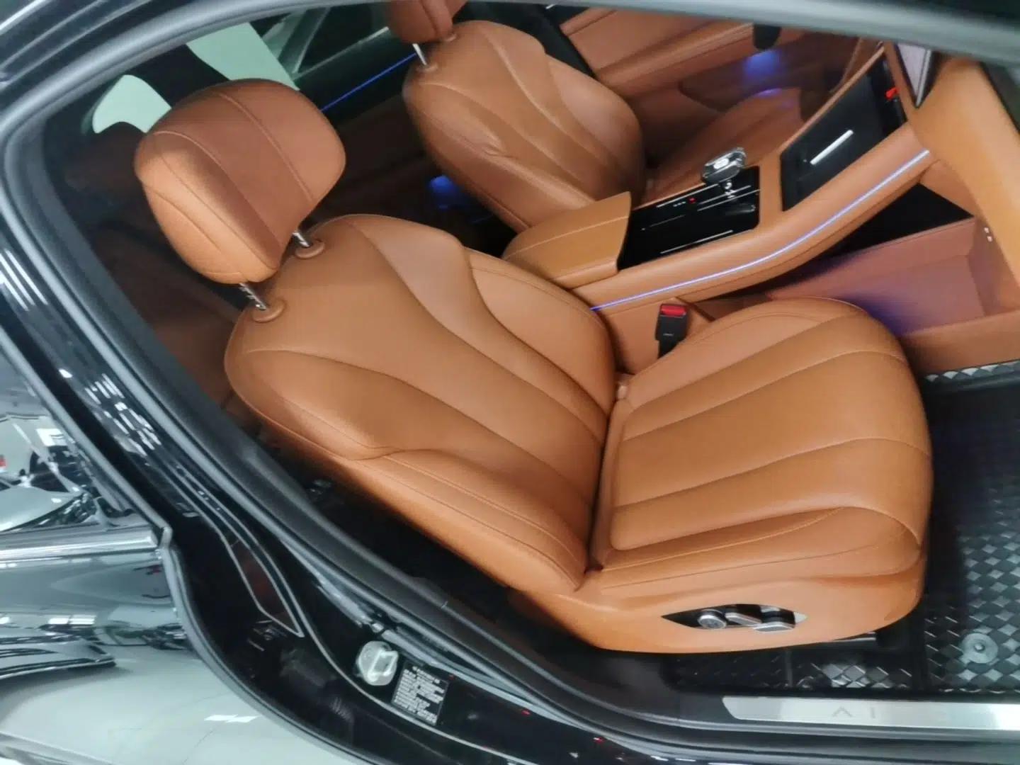 Hima AITO M7 2024 1.5T Intelligent Drive 4WD Ultra Version 5 Seats — миниатюра 22