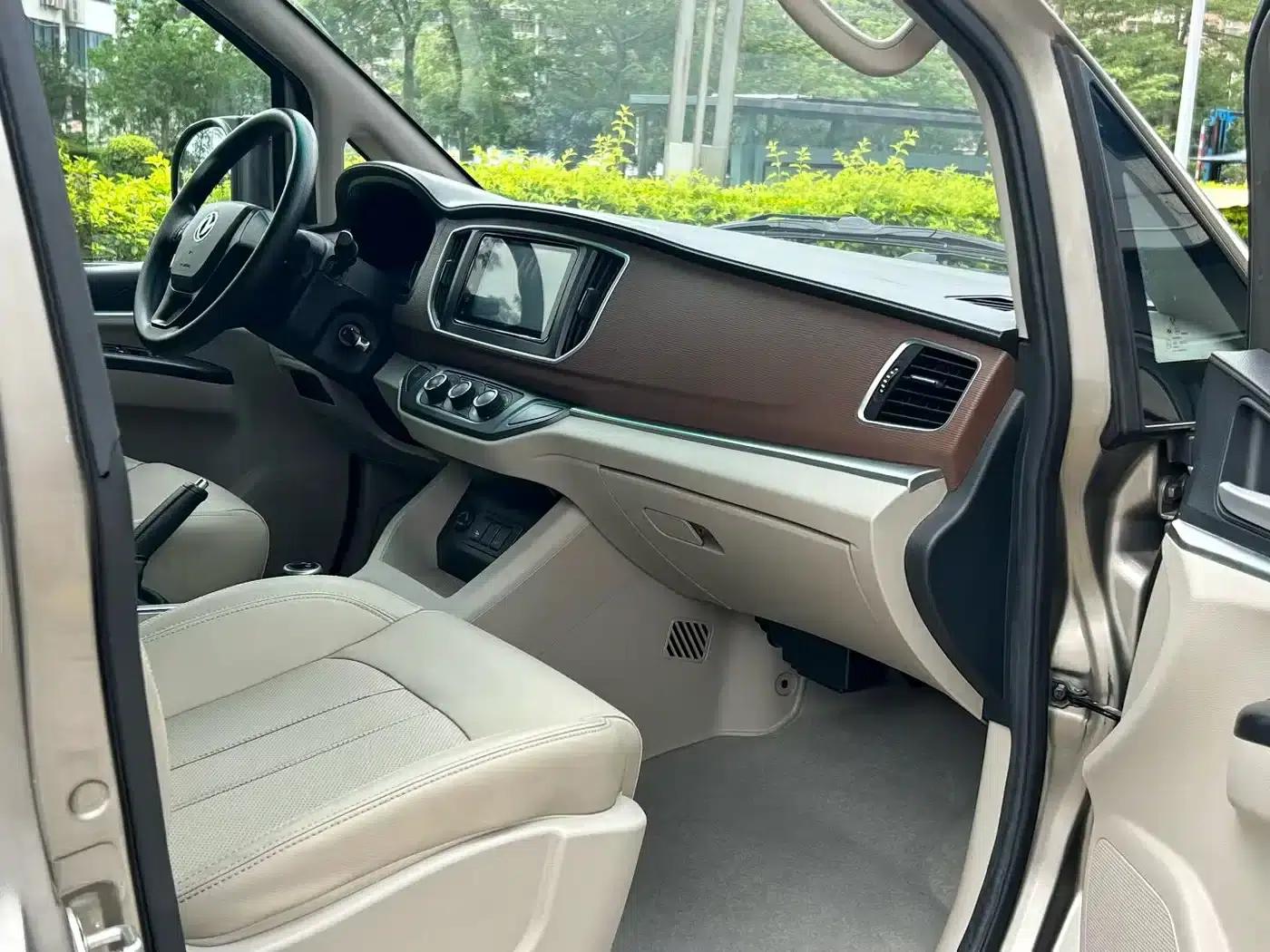 Lingzhi New Energy 2021 Passenger Edition Comfort 7-Seater — миниатюра 8