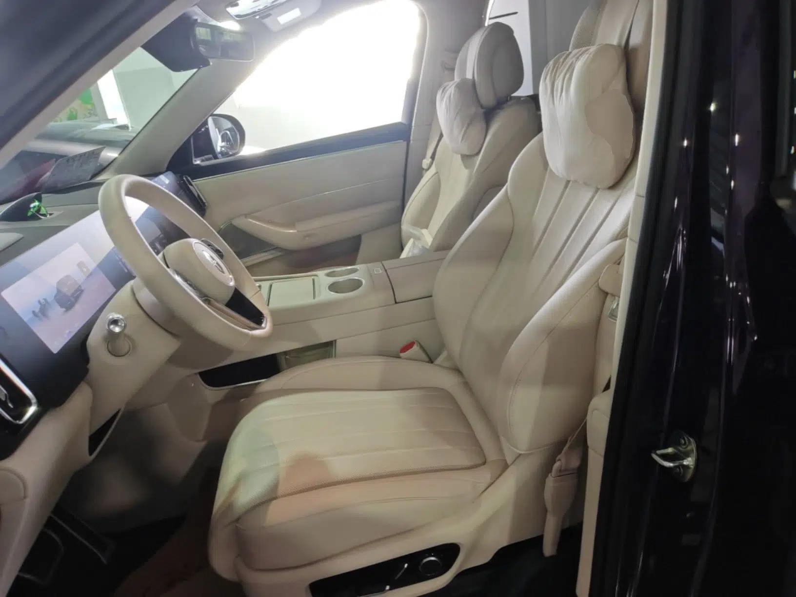 Hima AITO M8 2025 Extended-Range Max+ Version 53.4 kWh 5-Seater Edition — миниатюра 18