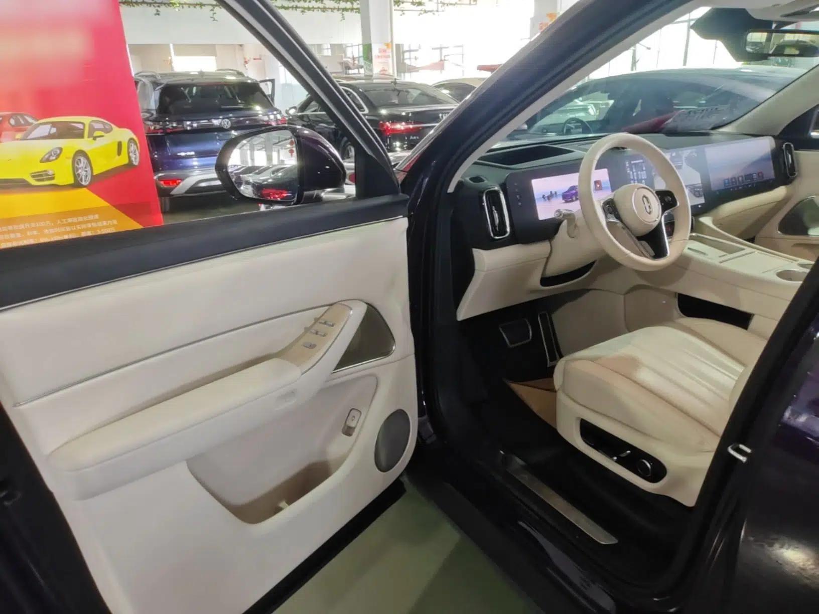 Hima AITO M8 2025 Extended-Range Max+ Version 53.4 kWh 5-Seater Edition — миниатюра 19