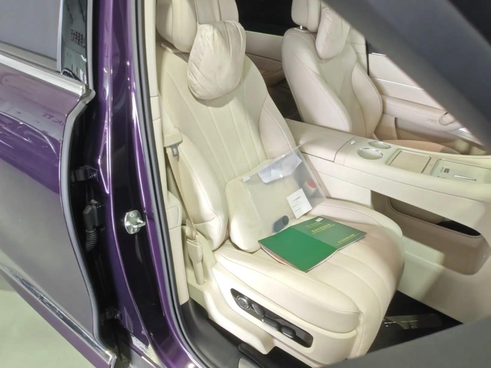 Hima AITO M8 2025 Extended-Range Max+ Version 53.4 kWh 5-Seater Edition — миниатюра 23