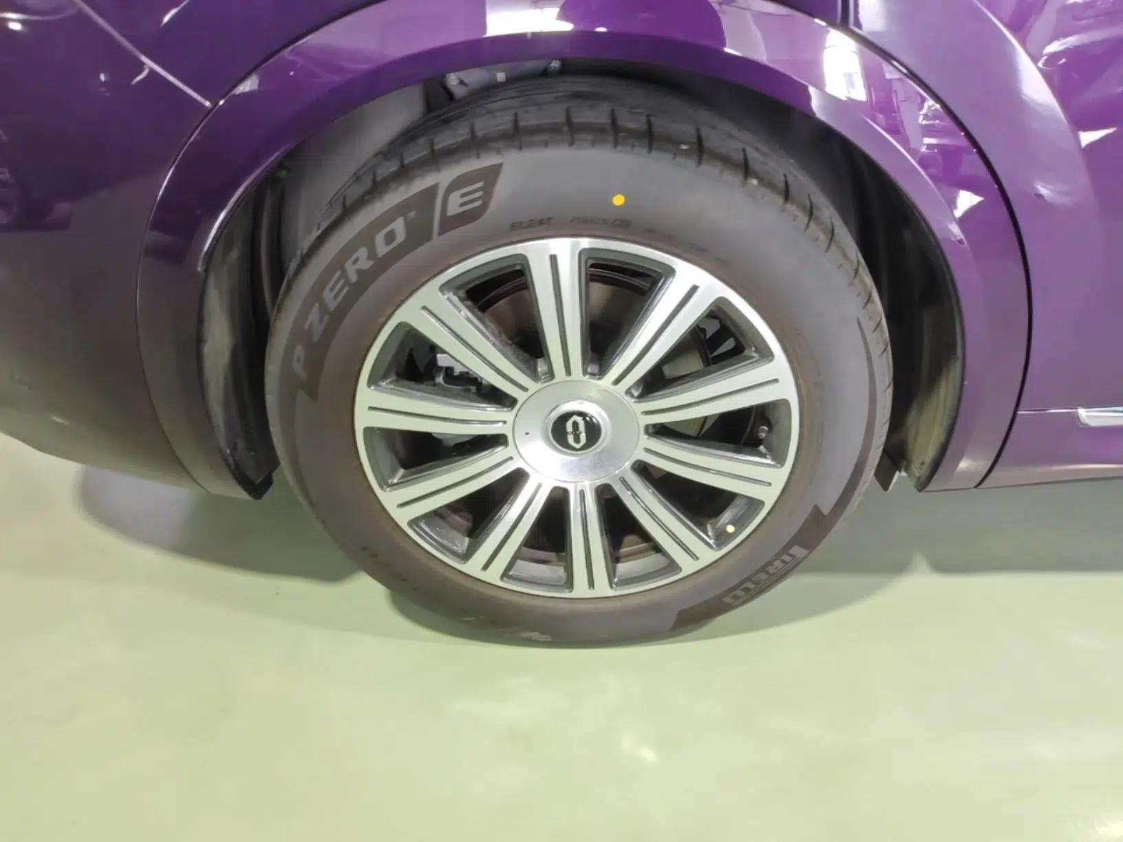 Hima AITO M8 2025 Extended-Range Max+ Version 53.4 kWh 5-Seater Edition — миниатюра 10