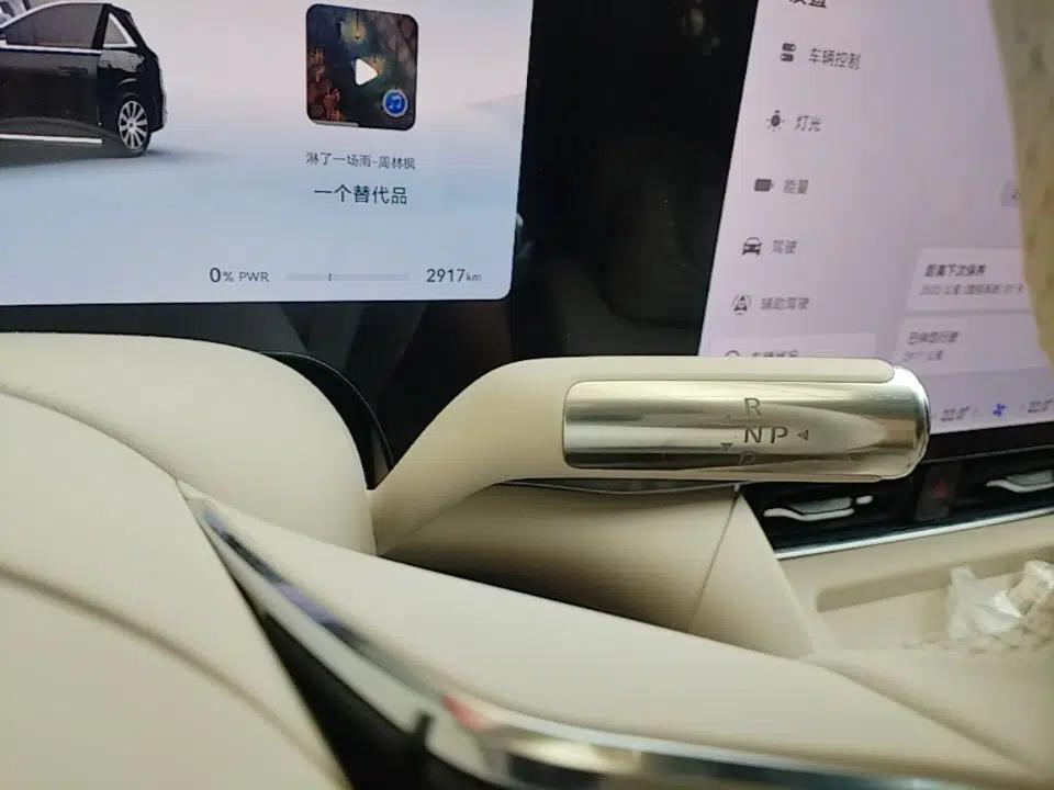 Hima AITO M8 2025 Extended-Range Max+ Version 53.4 kWh 5-Seater Edition — миниатюра 17