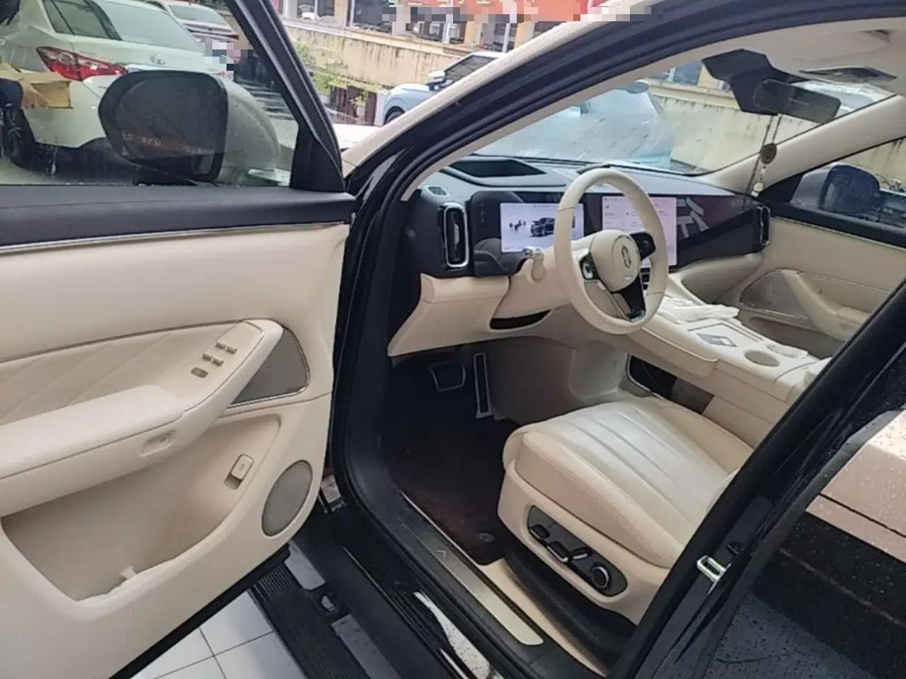 Hima AITO M8 2025 Extended-Range Max+ Version 53.4 kWh 5-Seater Edition — миниатюра 19