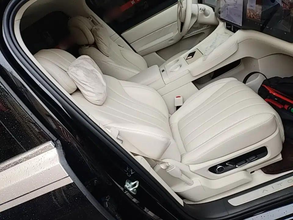 Hima AITO M8 2025 Extended-Range Max+ Version 53.4 kWh 5-Seater Edition — миниатюра 23