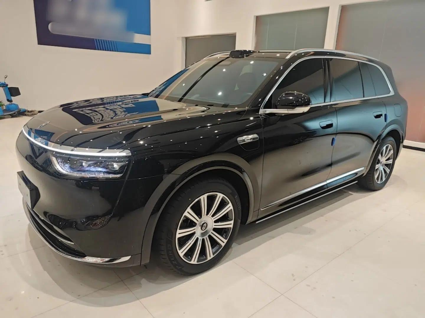 Hima AITO M8 2025 Extended-Range Max+ Version 53.4 kWh 6-Seater Edition — миниатюра 1