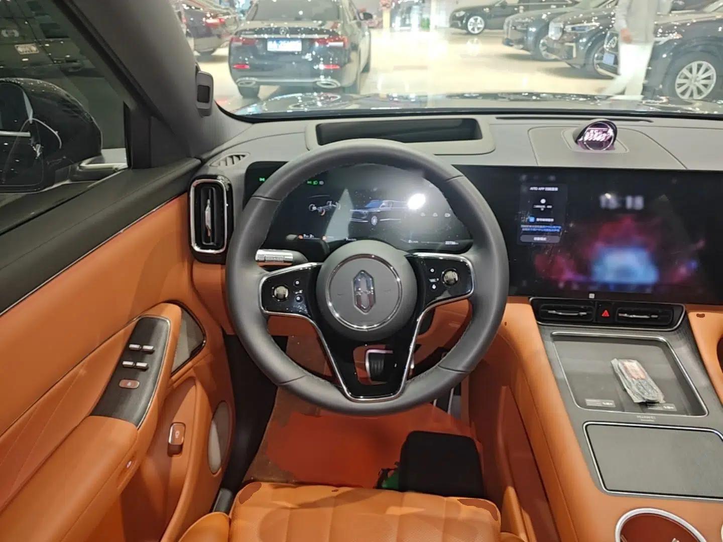 Hima AITO M8 2025 Extended-Range Max+ Version 53.4 kWh 6-Seater Edition — миниатюра 14