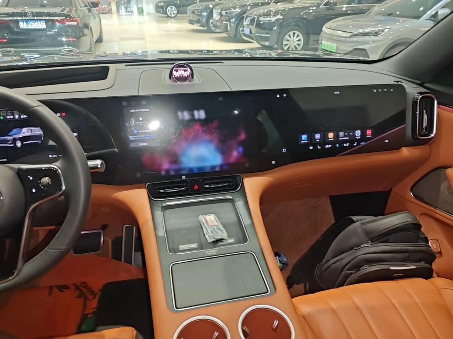 Hima AITO M8 2025 Extended-Range Max+ Version 53.4 kWh 6-Seater Edition — миниатюра 16