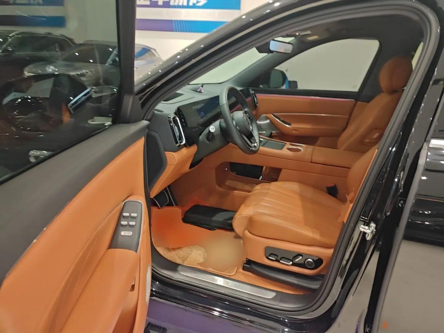 Hima AITO M8 2025 Extended-Range Max+ Version 53.4 kWh 6-Seater Edition — миниатюра 19