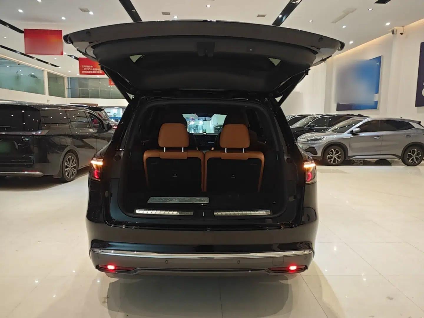 Hima AITO M8 2025 Extended-Range Max+ Version 53.4 kWh 6-Seater Edition — миниатюра 22