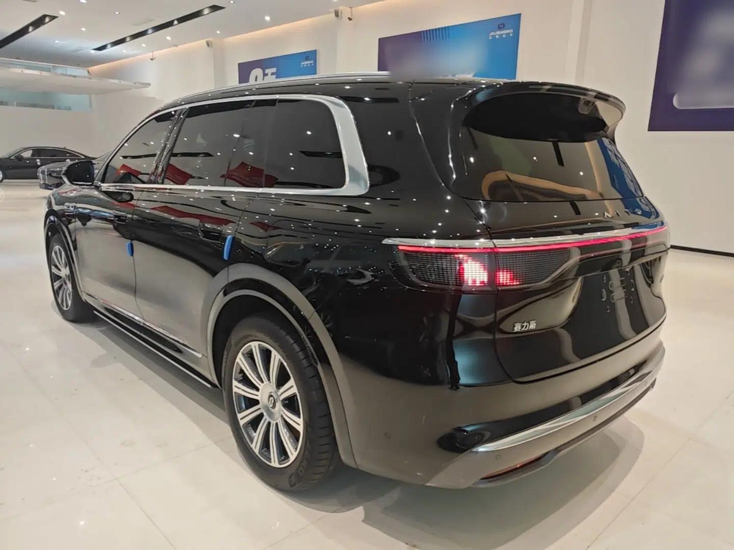 Hima AITO M8 2025 Extended-Range Max+ Version 53.4 kWh 6-Seater Edition — миниатюра 4