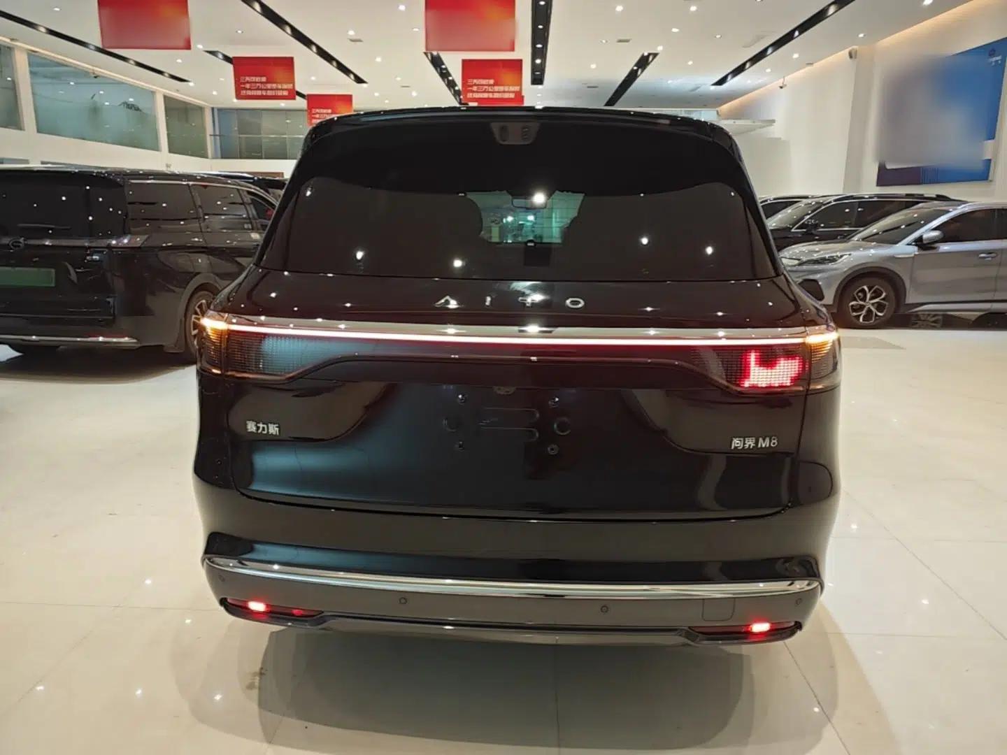 Hima AITO M8 2025 Extended-Range Max+ Version 53.4 kWh 6-Seater Edition — миниатюра 5