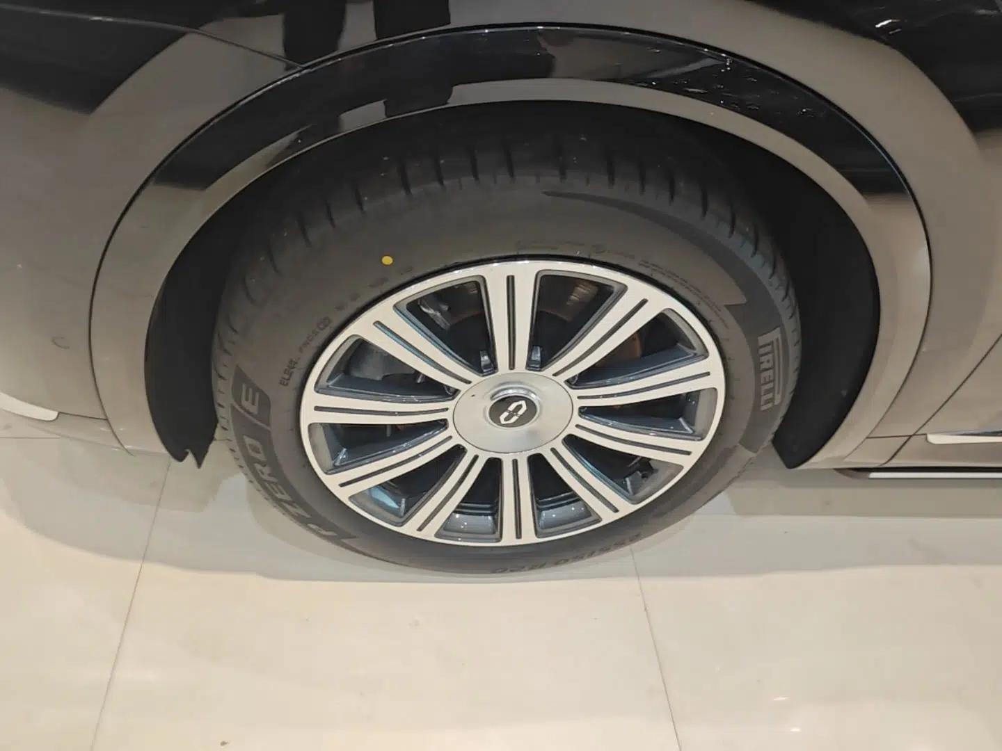 Hima AITO M8 2025 Extended-Range Max+ Version 53.4 kWh 6-Seater Edition — миниатюра 8