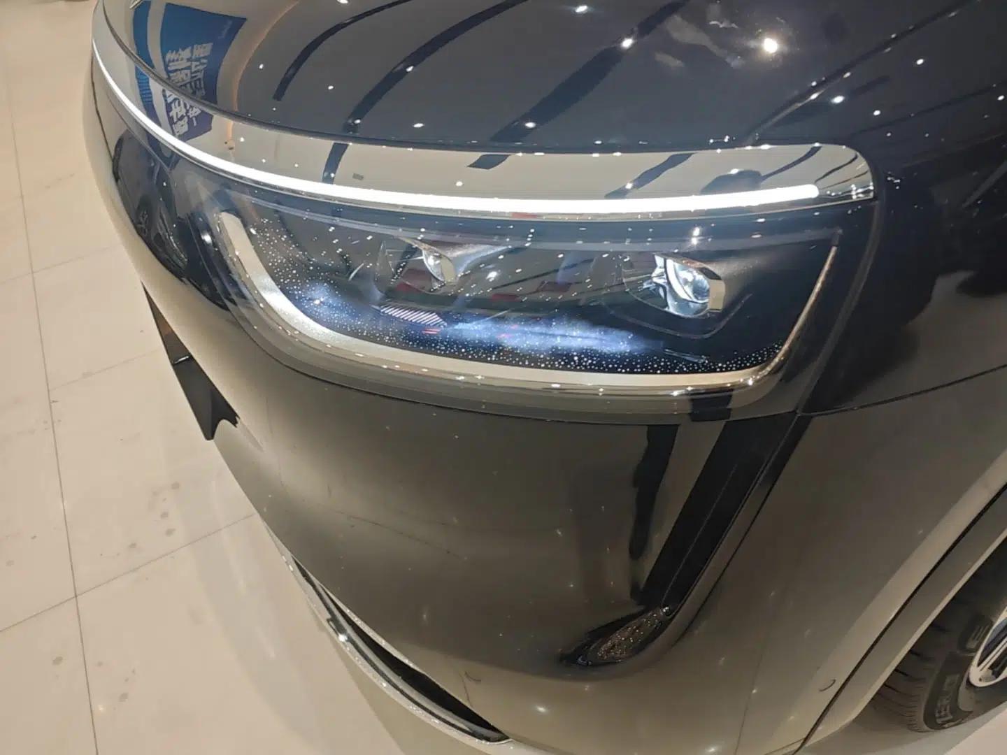 Hima AITO M8 2025 Extended-Range Max+ Version 53.4 kWh 6-Seater Edition — миниатюра 9