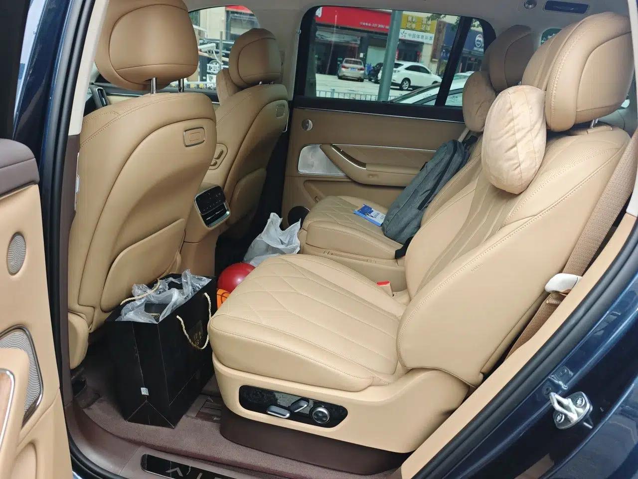 Hima AITO M8 2025 Extended-Range Max+ Version 53.4 kWh 6-Seater Edition — миниатюра 18