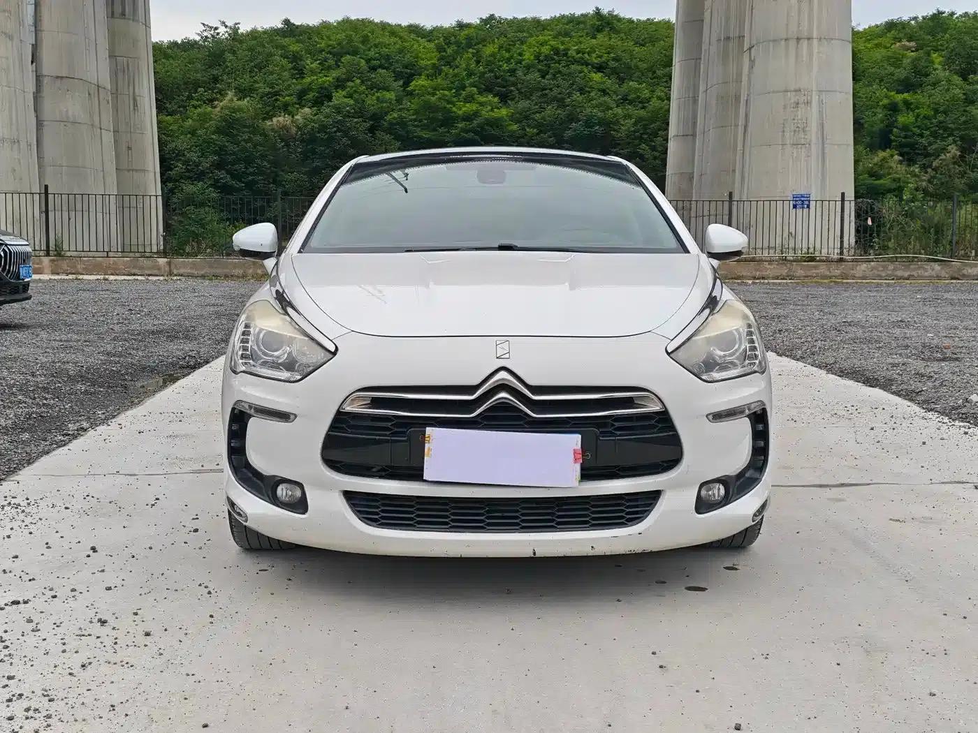 DS 5 2014 1.6T Luxury Edition THP160 — миниатюра 2