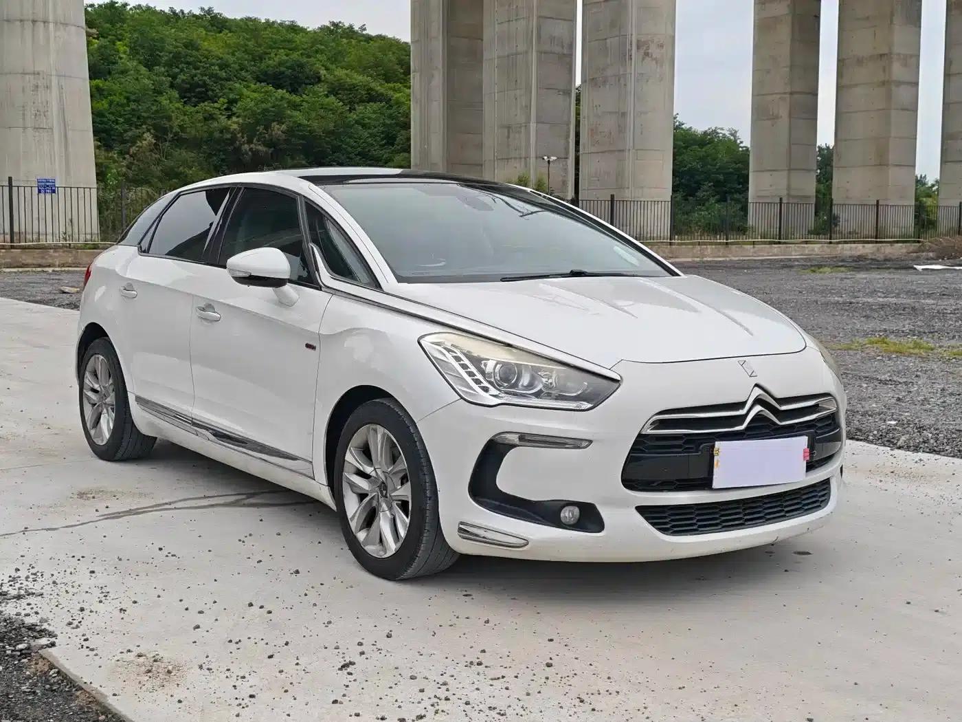 DS 5 2014 1.6T Luxury Edition THP160 — миниатюра 3