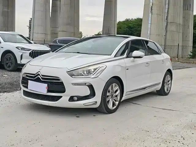 DS 5 2014 1.6T Luxury Edition THP160