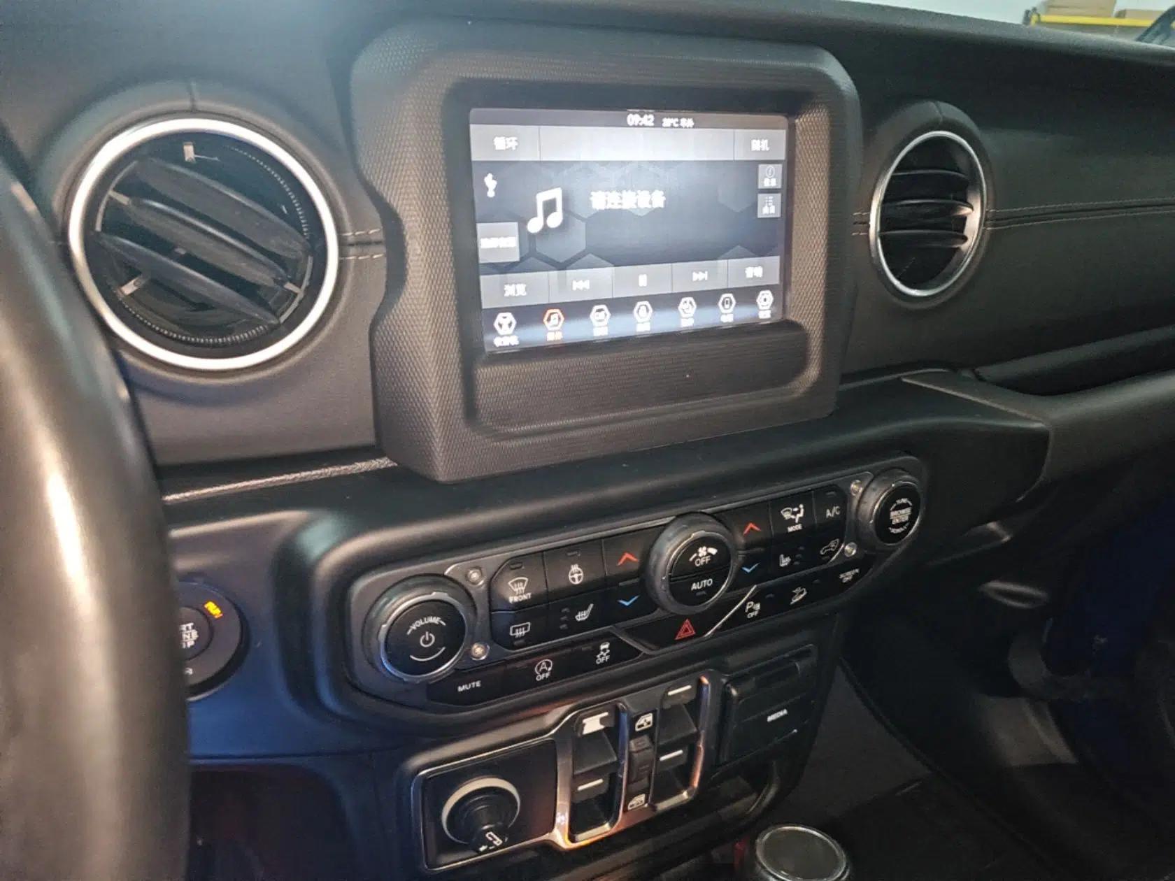 Jeep Wrangler 2019 2.0T Sahara Four-Door Version China VI Emission Standard — миниатюра 16