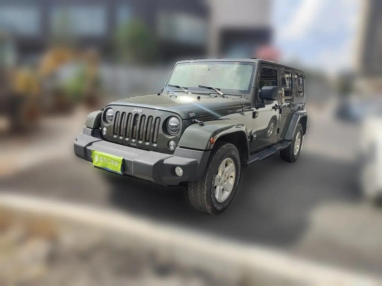 Jeep Wrangler 2014 2.8TD Sahara Four-Door Edition — миниатюра 1