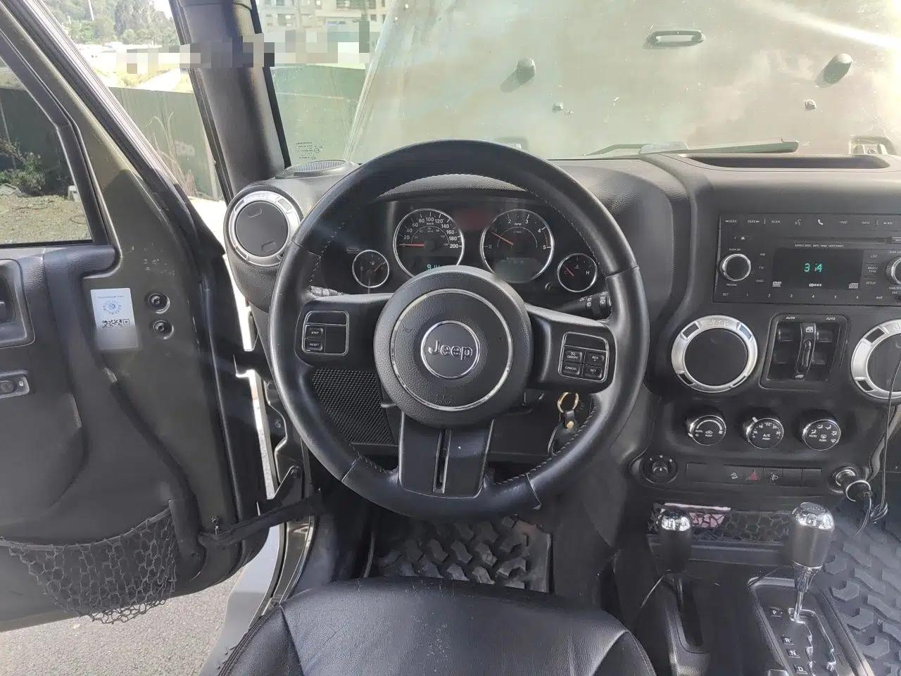 Jeep Wrangler 2014 2.8TD Sahara Four-Door Edition — миниатюра 11