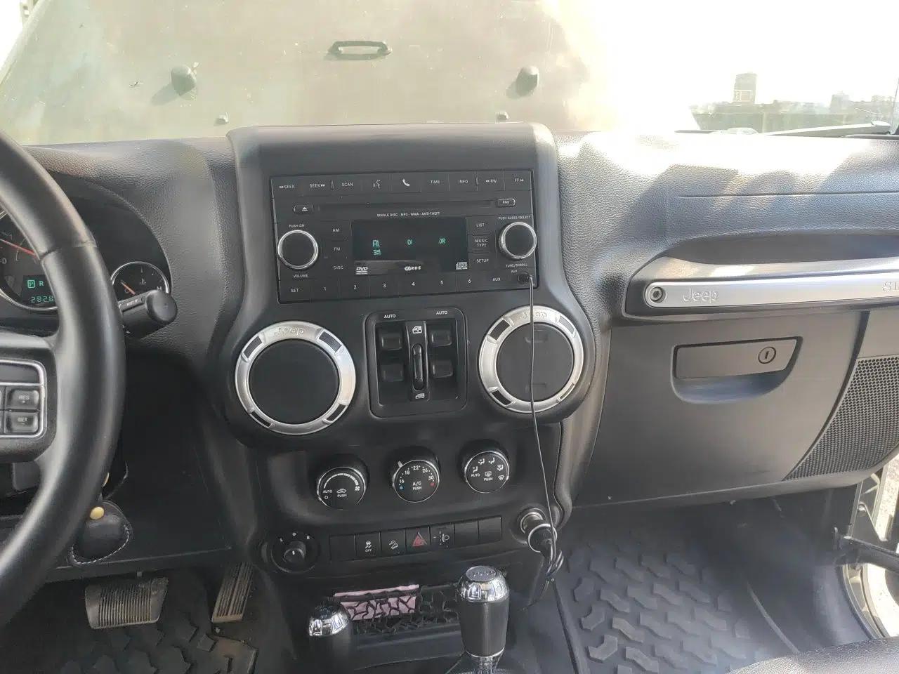 Jeep Wrangler 2014 2.8TD Sahara Four-Door Edition — миниатюра 14