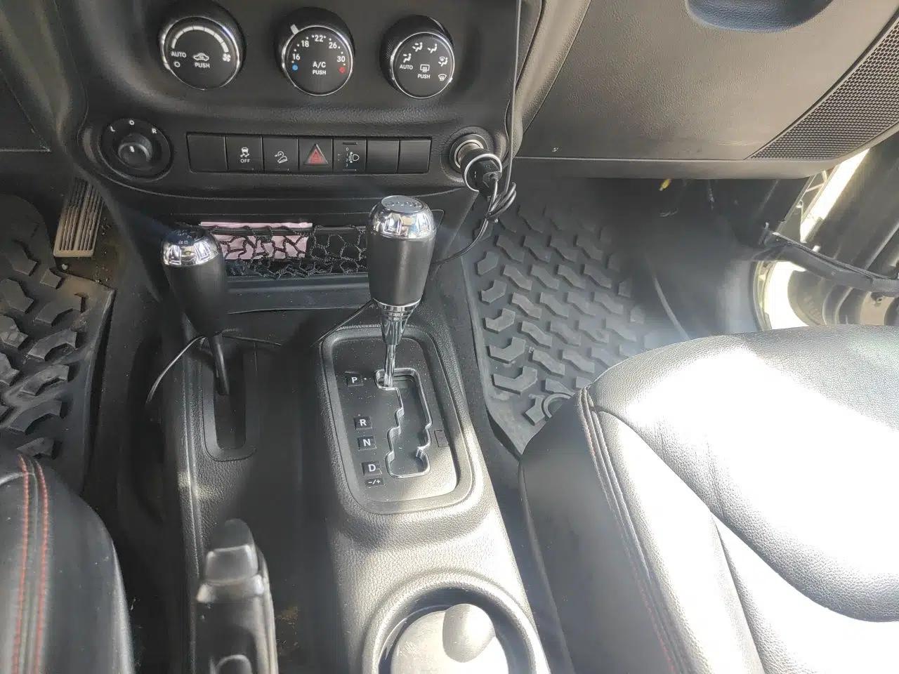 Jeep Wrangler 2014 2.8TD Sahara Four-Door Edition — миниатюра 15