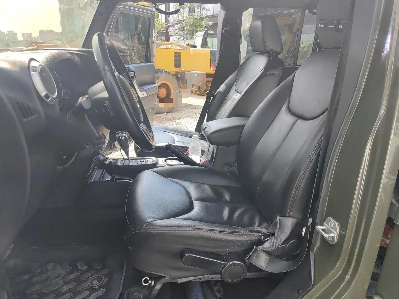 Jeep Wrangler 2014 2.8TD Sahara Four-Door Edition — миниатюра 16