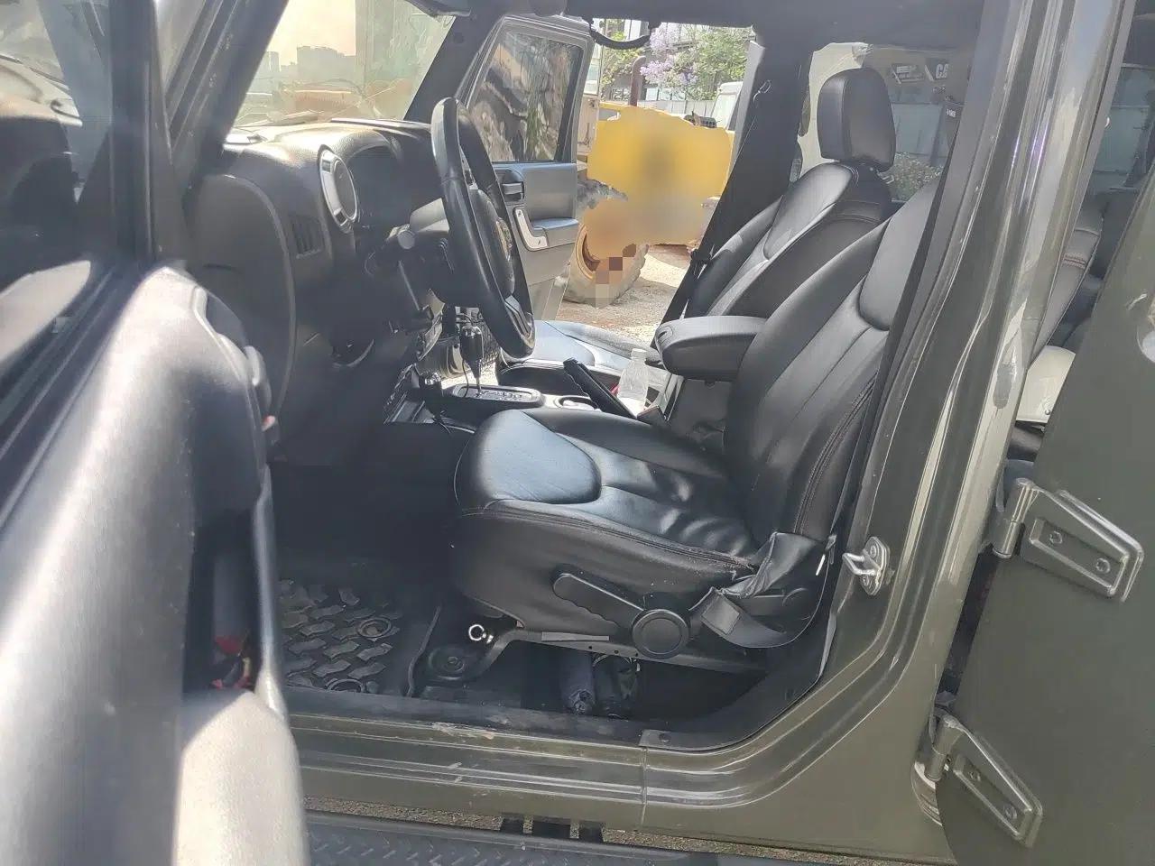 Jeep Wrangler 2014 2.8TD Sahara Four-Door Edition — миниатюра 17