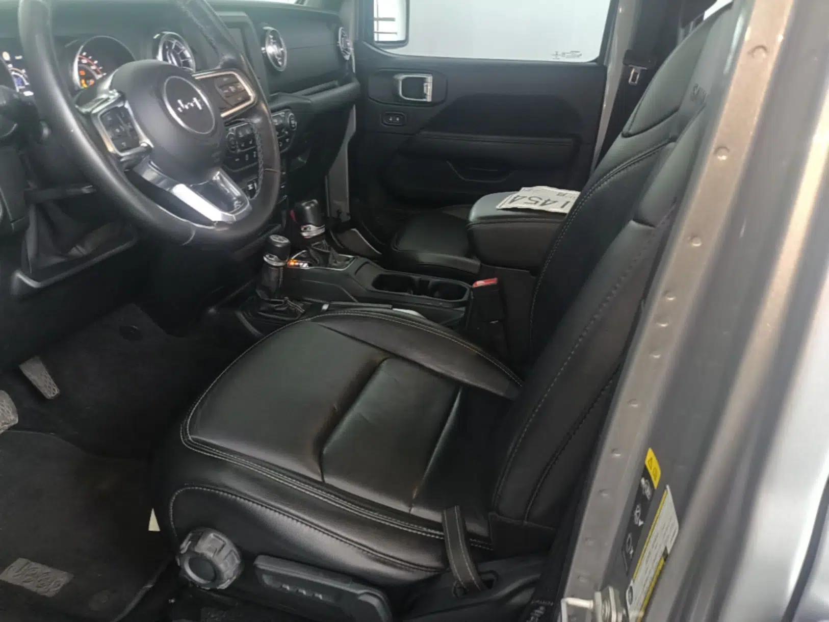 Jeep Wrangler 2019 2.0T Sahara Four-Door Version China VI Emission Standard — миниатюра 17