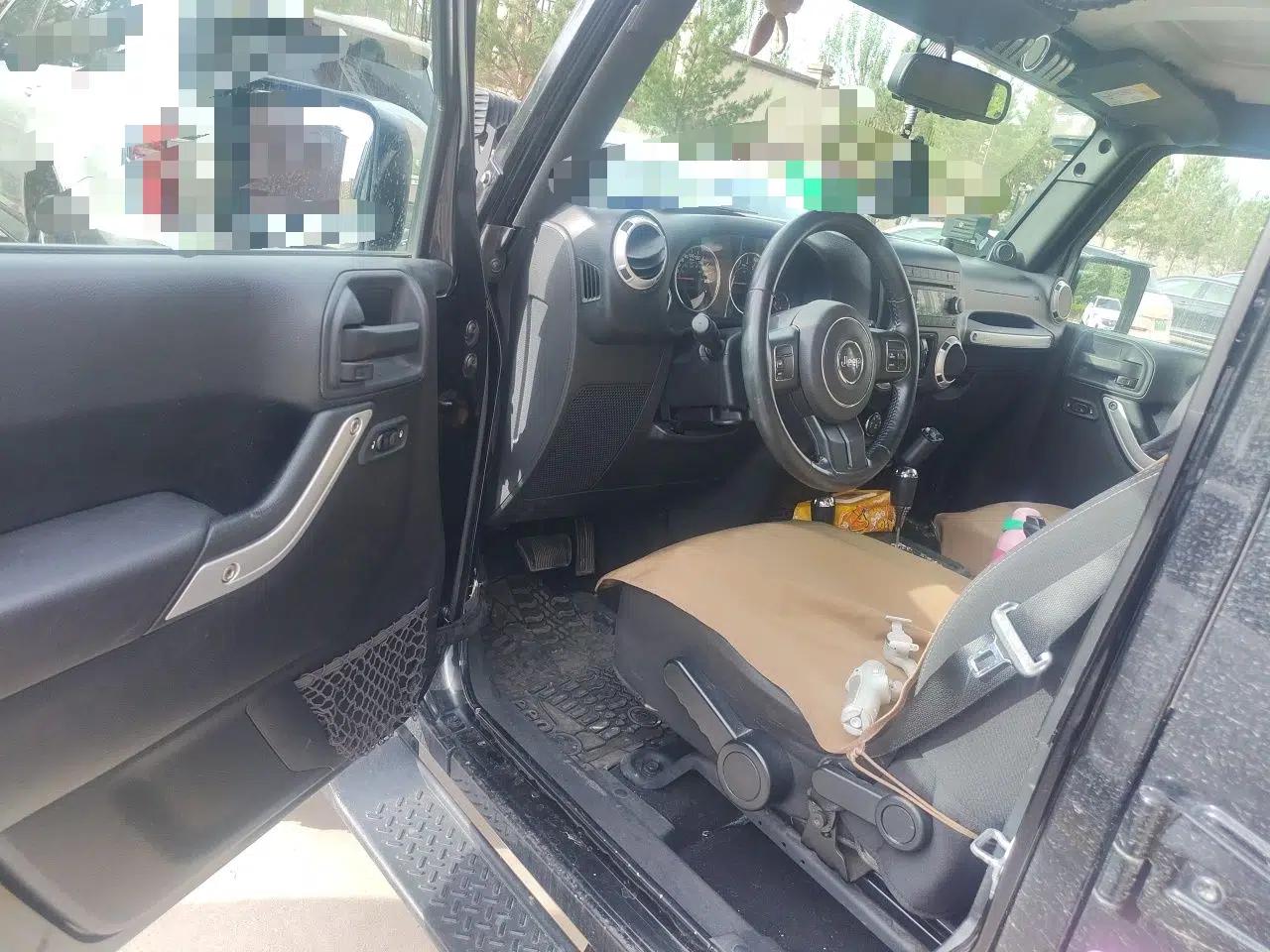 Jeep Wrangler 2014 3.0L Sahara Four-Door Edition — миниатюра 17