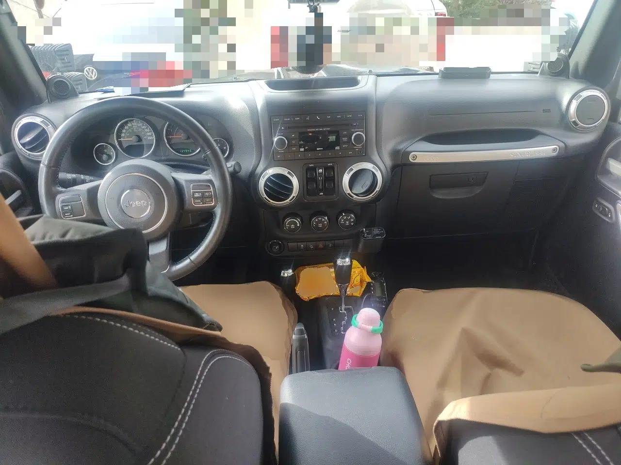 Jeep Wrangler 2014 3.0L Sahara Four-Door Edition — миниатюра 10