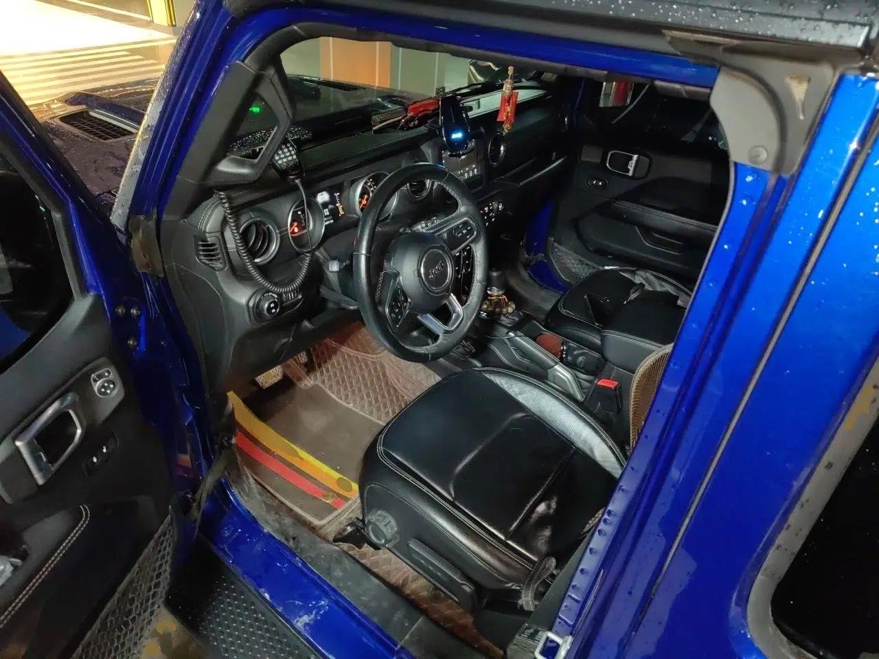 Jeep Wrangler 2018 2.0T Sahara Four-Door Edition — миниатюра 17