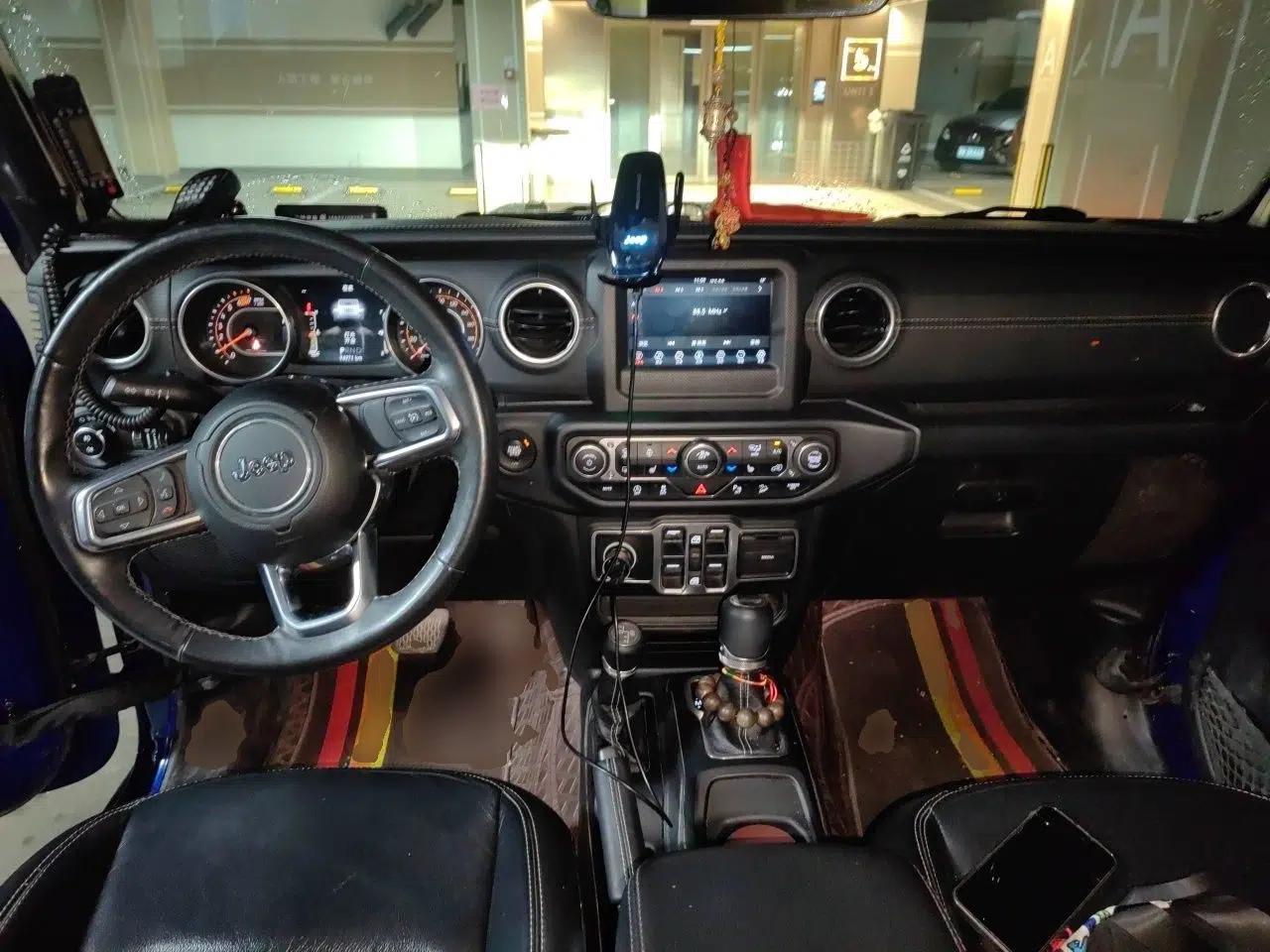 Jeep Wrangler 2018 2.0T Sahara Four-Door Edition — миниатюра 10