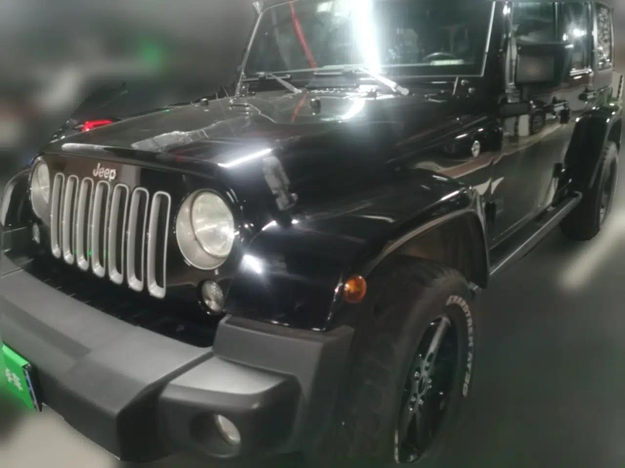 Jeep Wrangler 2015 2.8TD Sahara Four-Door Comfort Edition — миниатюра 1