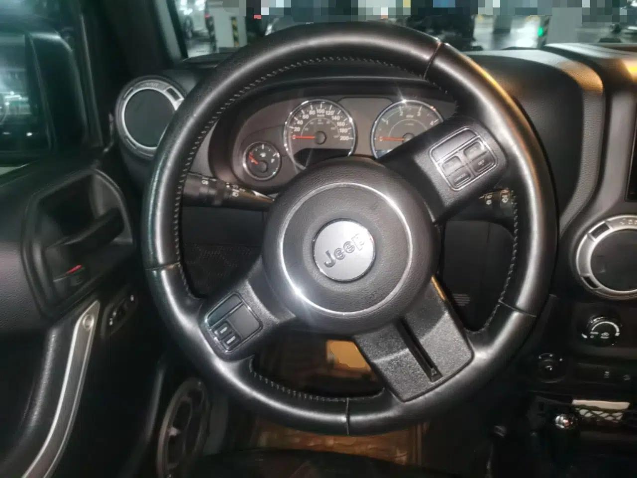 Jeep Wrangler 2015 2.8TD Sahara Four-Door Comfort Edition — миниатюра 11