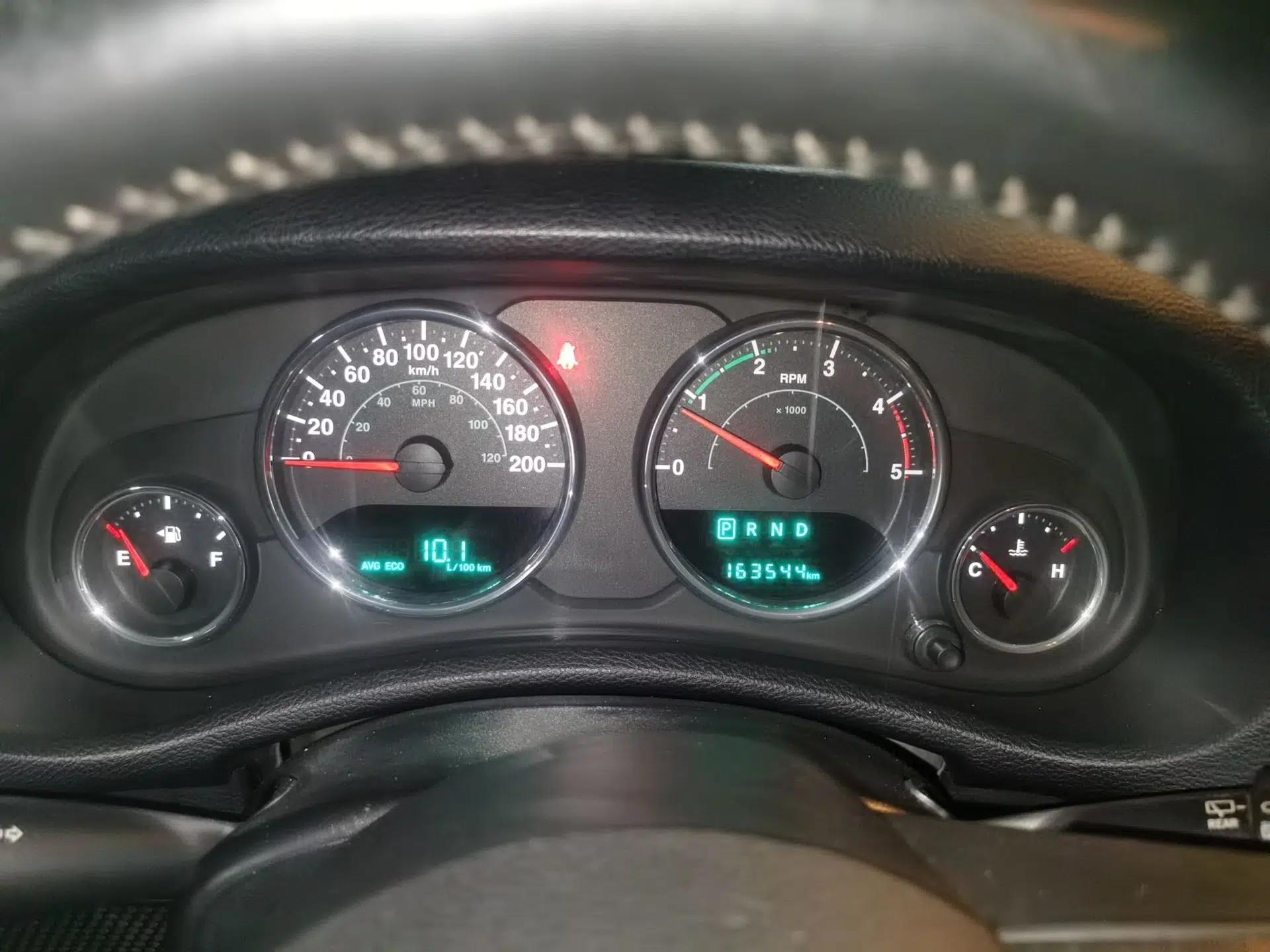 Jeep Wrangler 2015 2.8TD Sahara Four-Door Comfort Edition — миниатюра 12