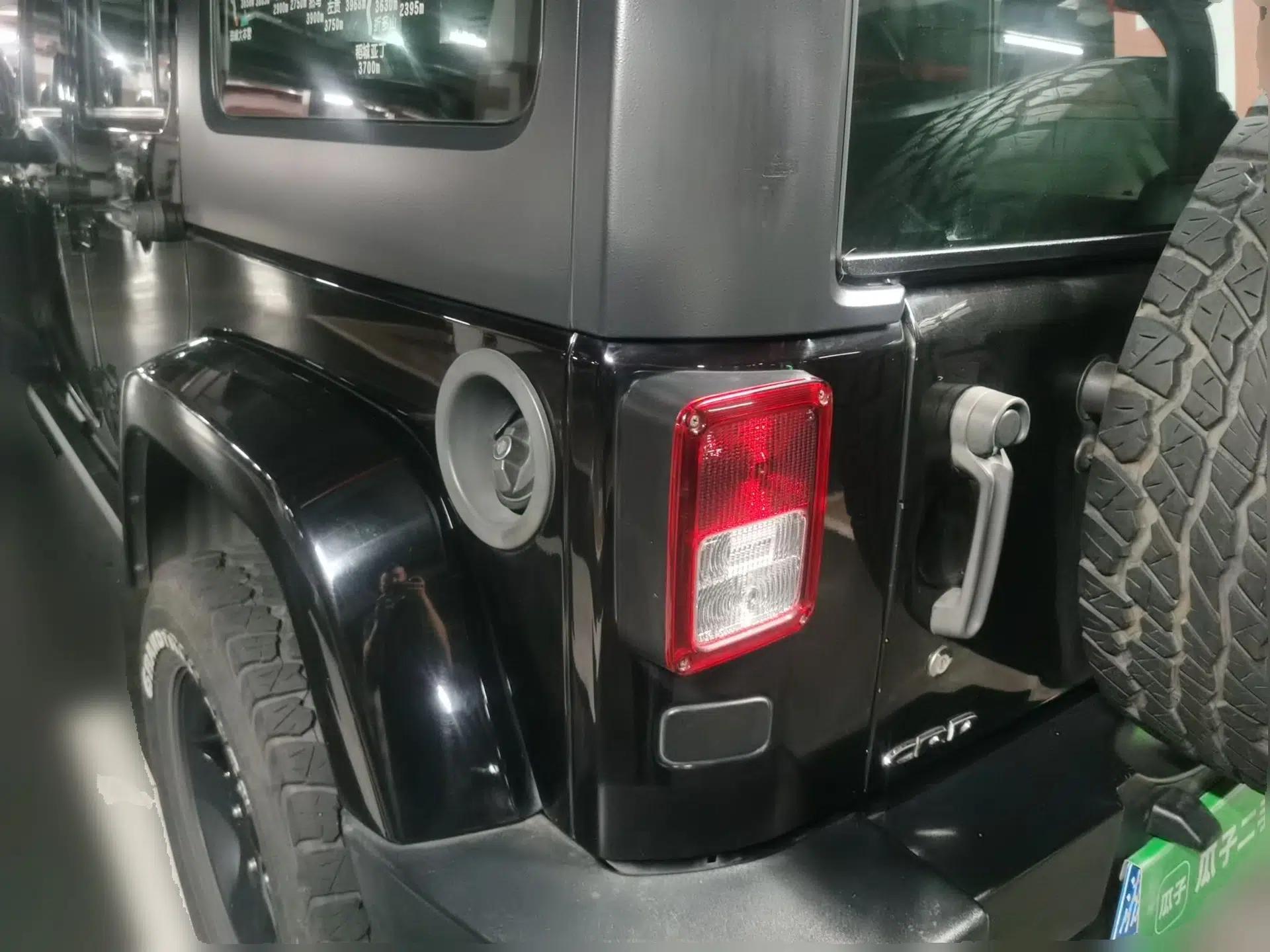 Jeep Wrangler 2015 2.8TD Sahara Four-Door Comfort Edition — миниатюра 4